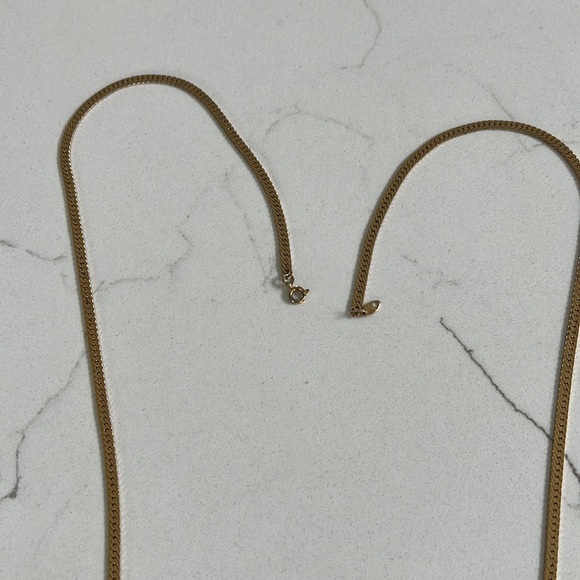 Trifari approx 18” herringbone chain - Picture 3 of 5